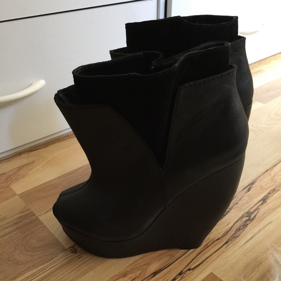 Joes Jeans black leather/suede peep toe booties 6 - Picture 2 of 3